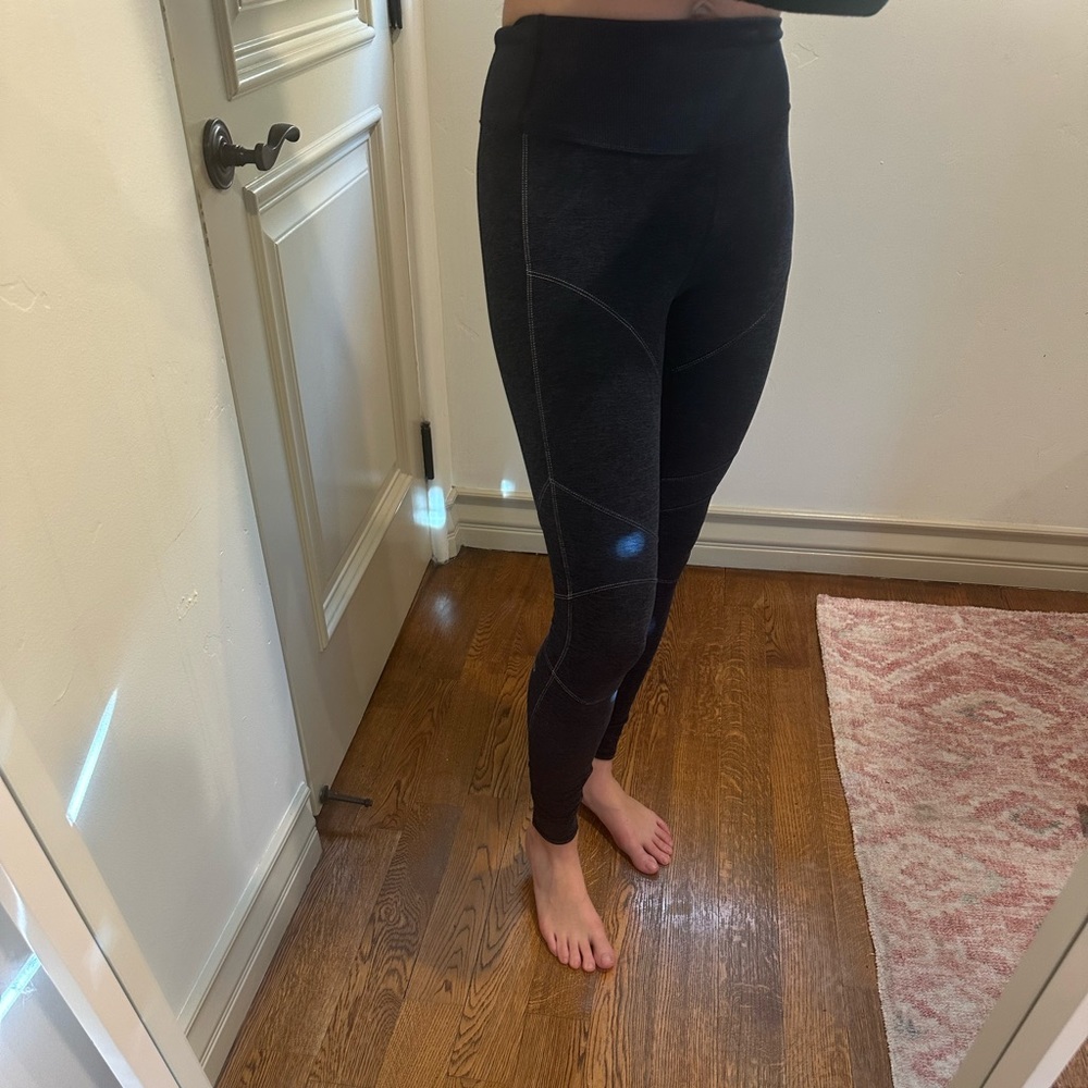 Alo yoga leggings navy size S with white detailing